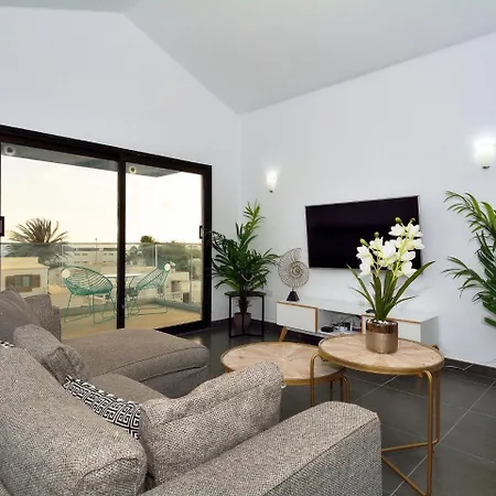 Vakantiehuis Cozy Holiday Puerto Del Carmen With Swimming Pool