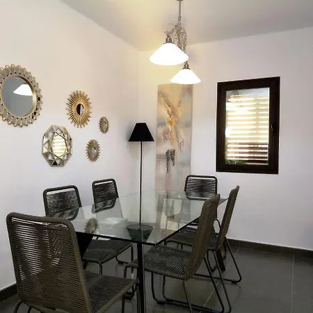 Vakantiehuis Cozy Holiday Puerto Del Carmen With Swimming Pool
