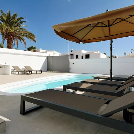 Cozy Holiday Puerto Del Carmen With Swimming Pool