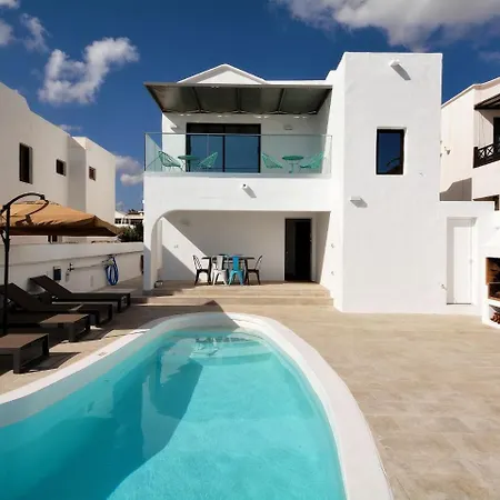 Cozy Holiday Puerto Del Carmen With Swimming Pool Hébergement de vacances